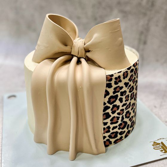 کیک تولد پلنگی پاپیونی