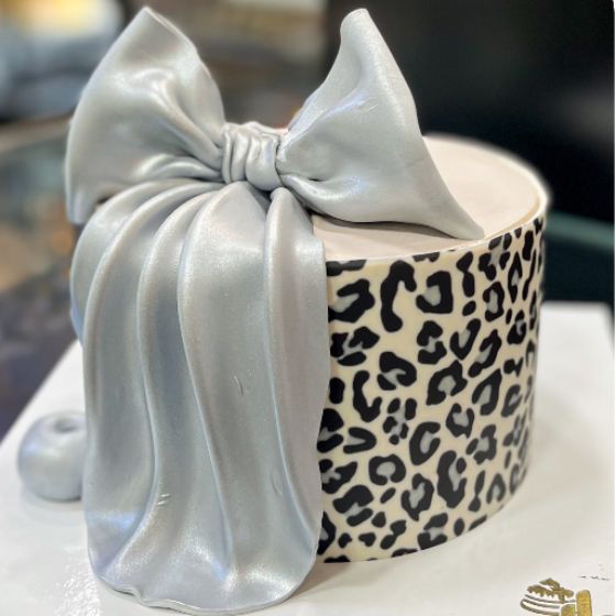 کیک تولد پاپیونی