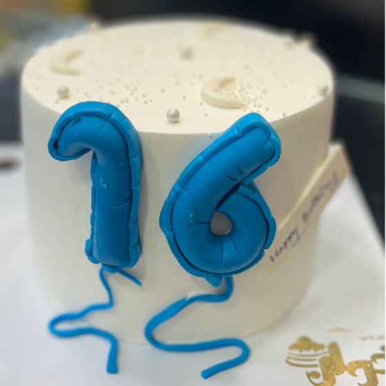 کیک تولد مینیمال