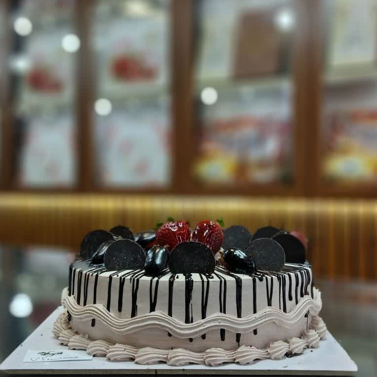 کیک تولد شکلاتی تصویر دوم