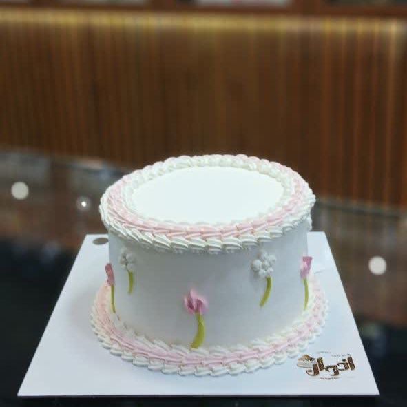 کیک مینیمال بهاری تصویر دوم
