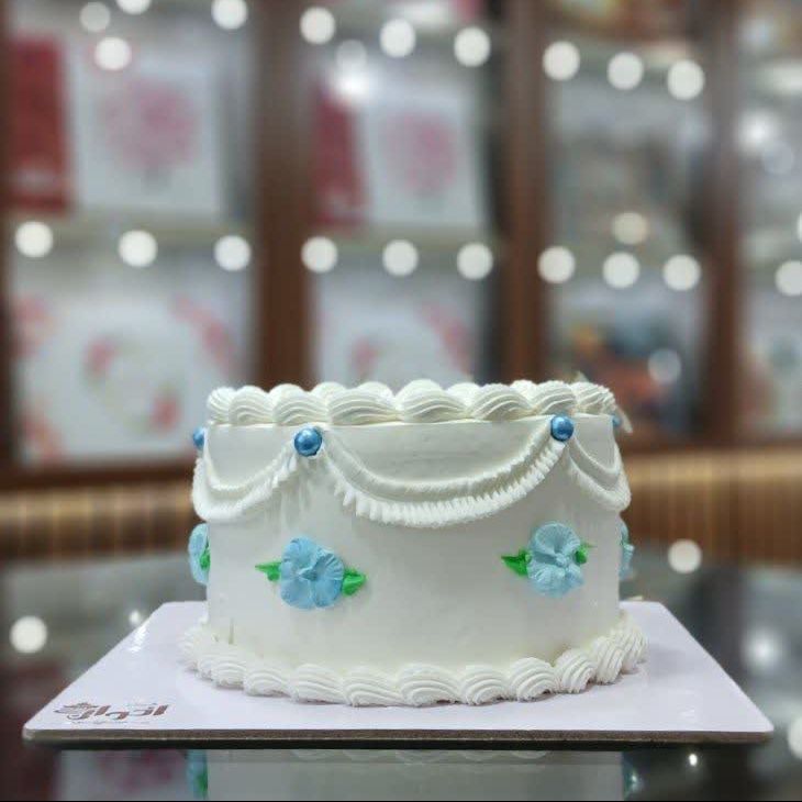 کیک تولد مینیمال