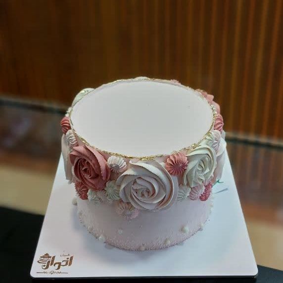 کیک تولد گل رز تصویر دوم