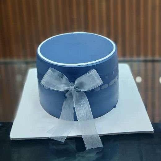 کیک تولد مینیمال تصویر دوم