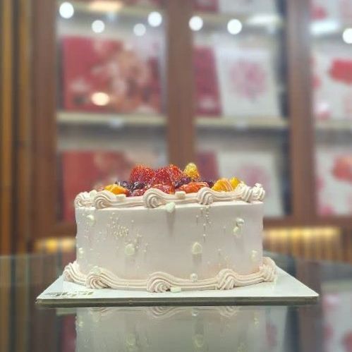 کیک تولد میوه ای تصویر دوم